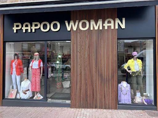 PAPOO WOMAN à La Talaudière